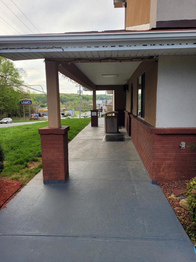 Raceway Inn Martinsville Exterior photo